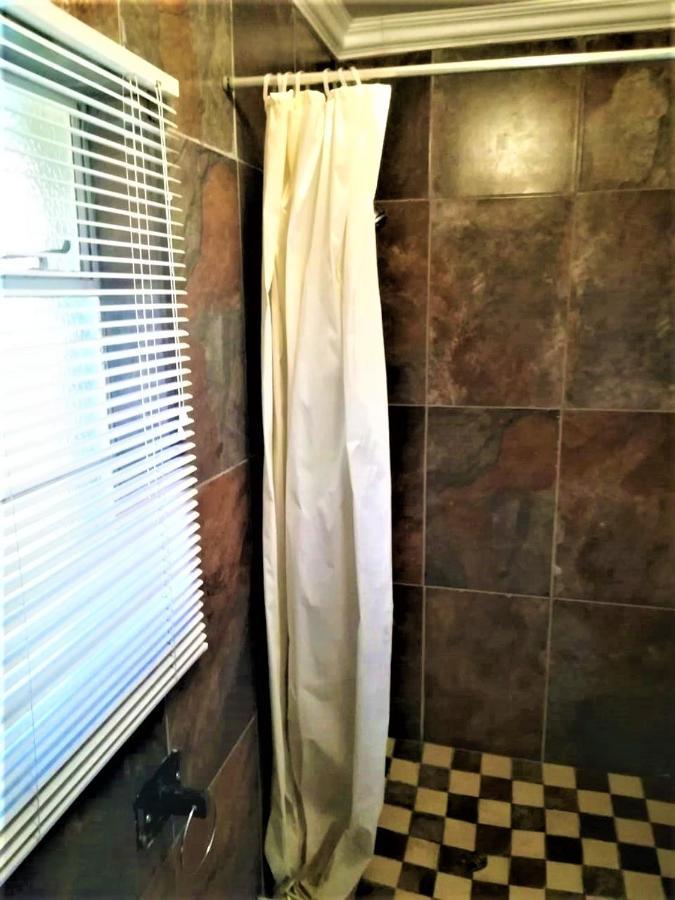 Edenville Guest house *
