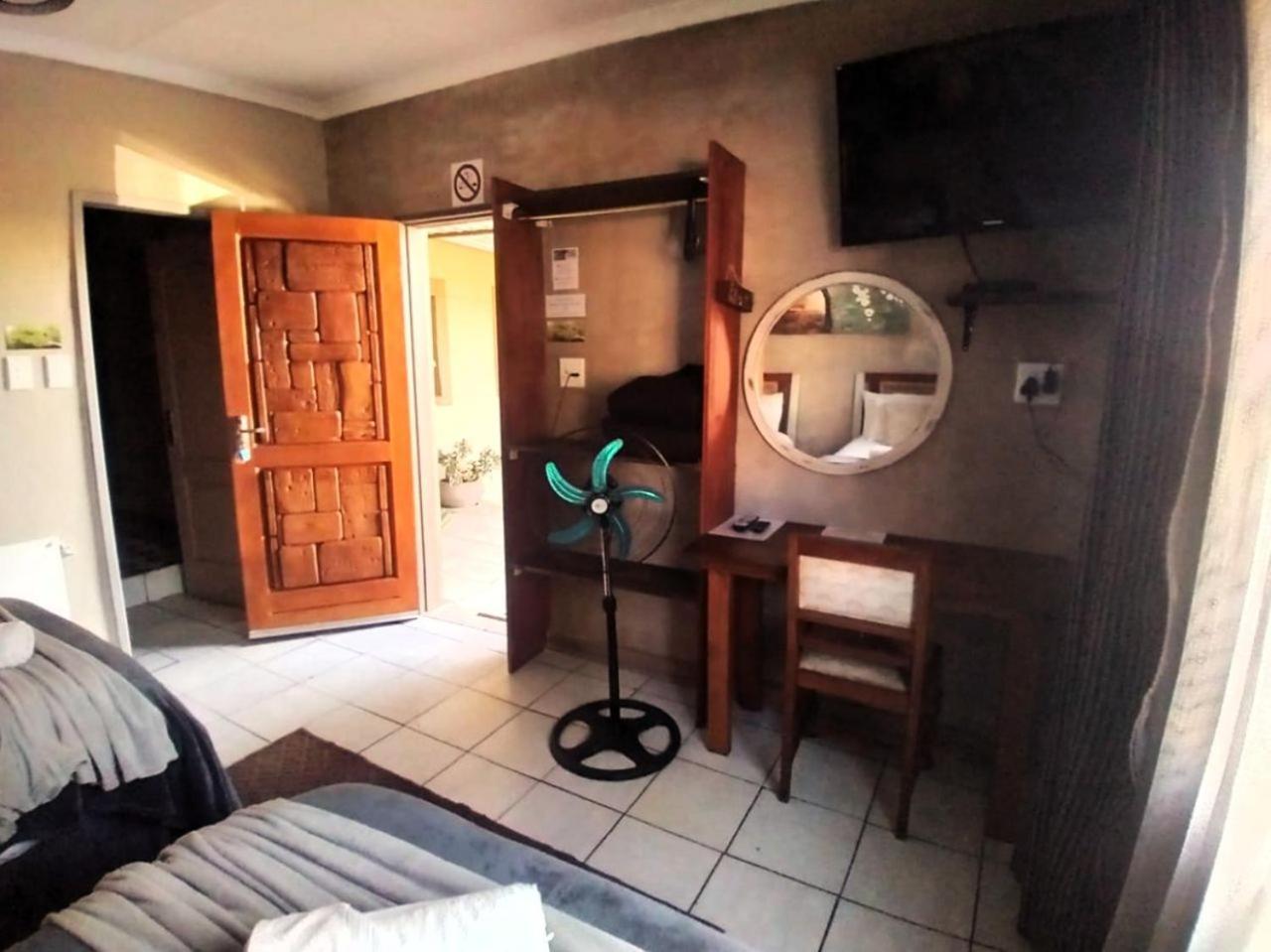 Edenville Guest house *