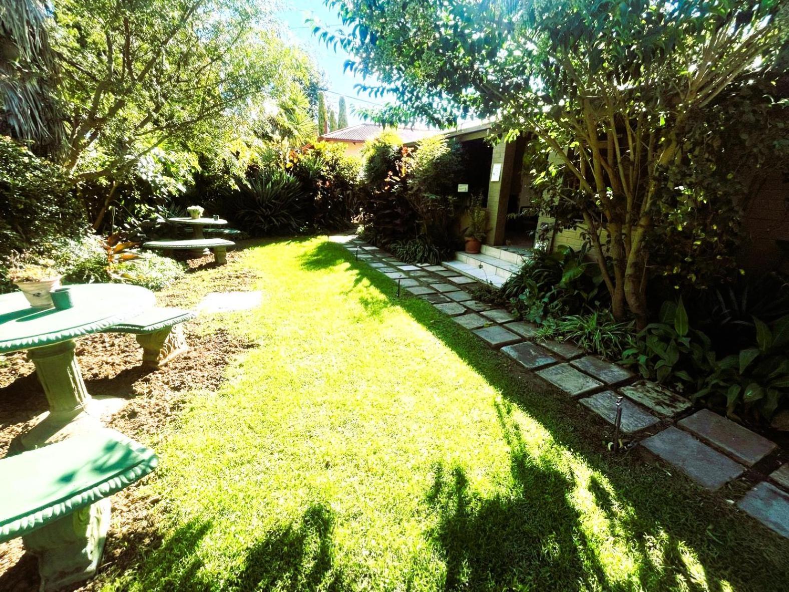 Edenville Guest house *
